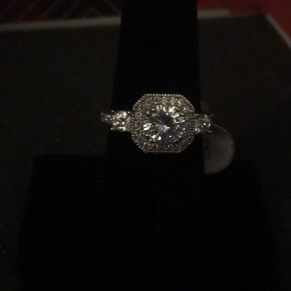 ✨2 for $15✨ Costume Diamond 💍 Ring - Picture 2 of 3
